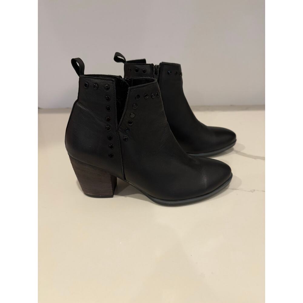 Bueno Keyha Black Leather Ankle Heel Boot Inside Zipper Women's 37 US 6.5-7 NWOB